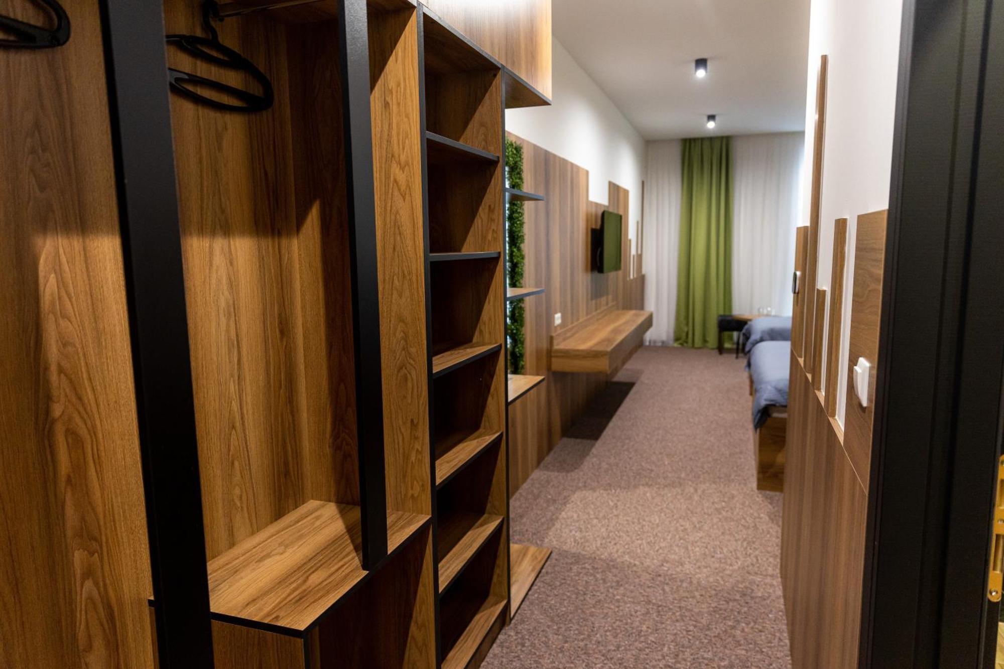 Hostel Tron ทราฟนิค ภายนอก รูปภาพ