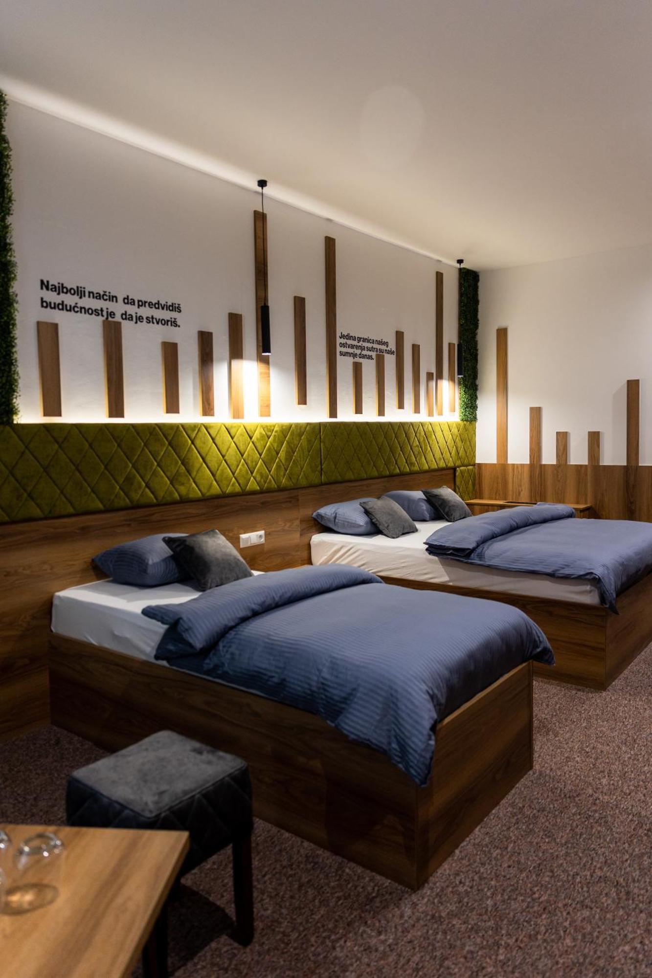 Hostel Tron ทราฟนิค ภายนอก รูปภาพ