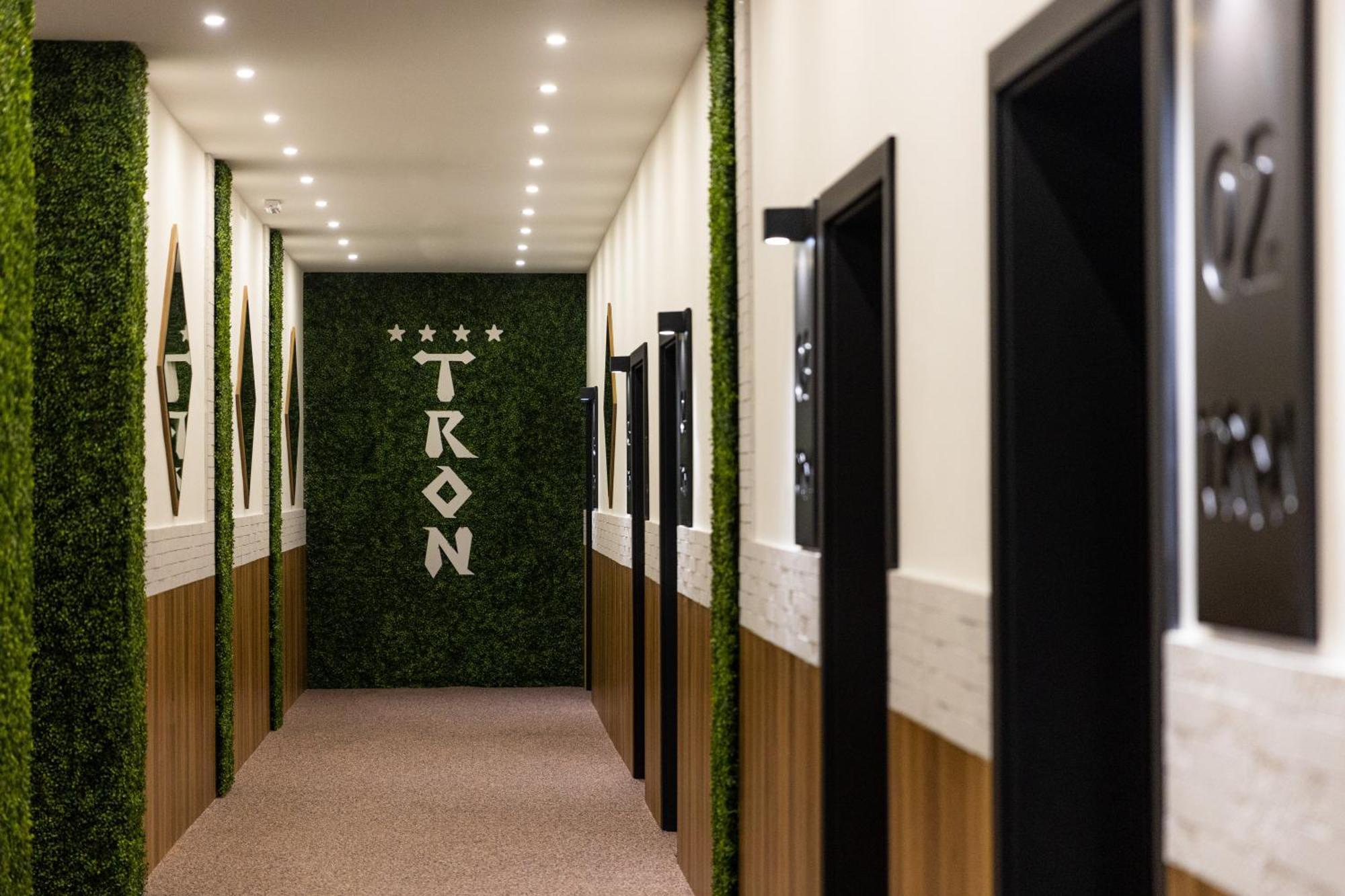 Hostel Tron ทราฟนิค ภายนอก รูปภาพ