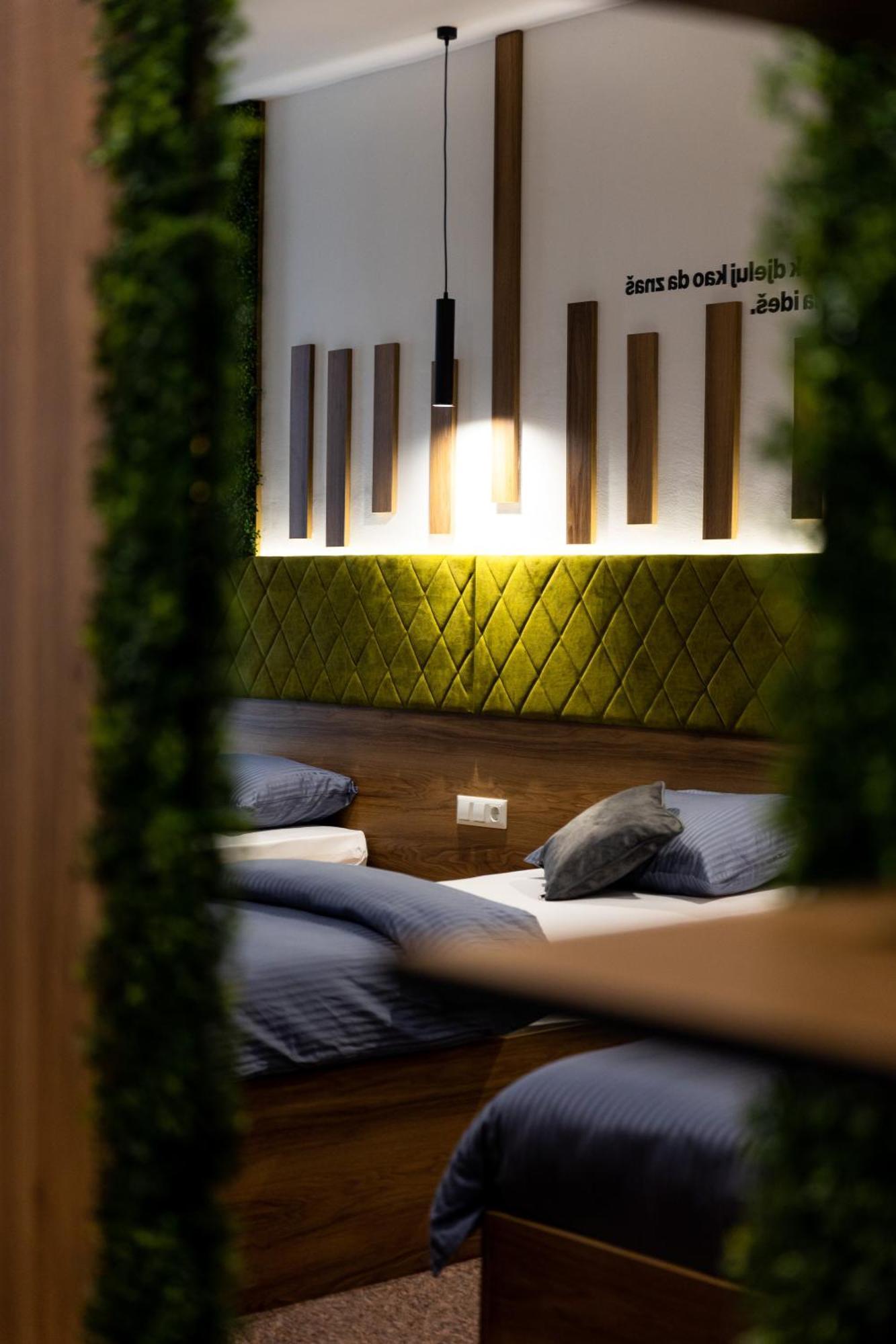 Hostel Tron ทราฟนิค ภายนอก รูปภาพ