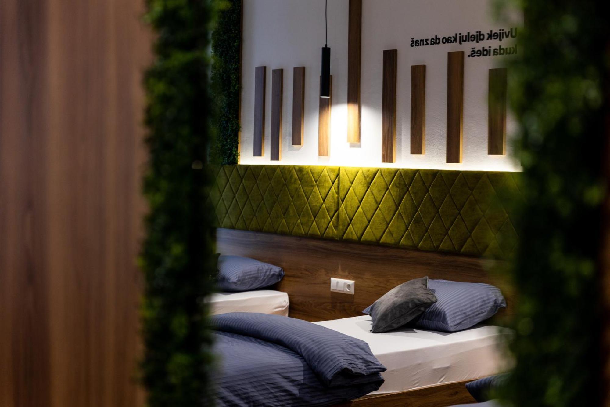 Hostel Tron ทราฟนิค ภายนอก รูปภาพ