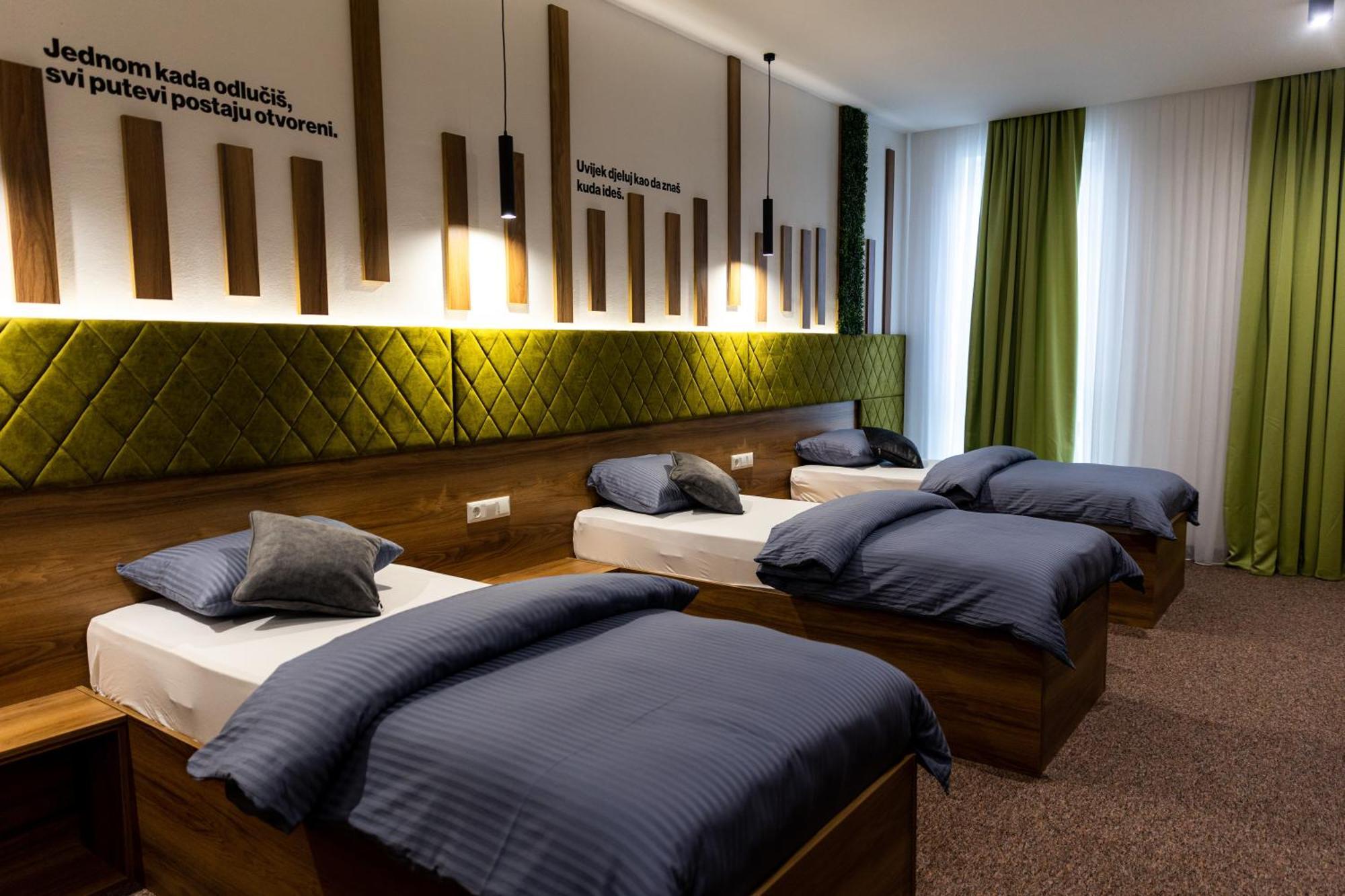 Hostel Tron ทราฟนิค ภายนอก รูปภาพ