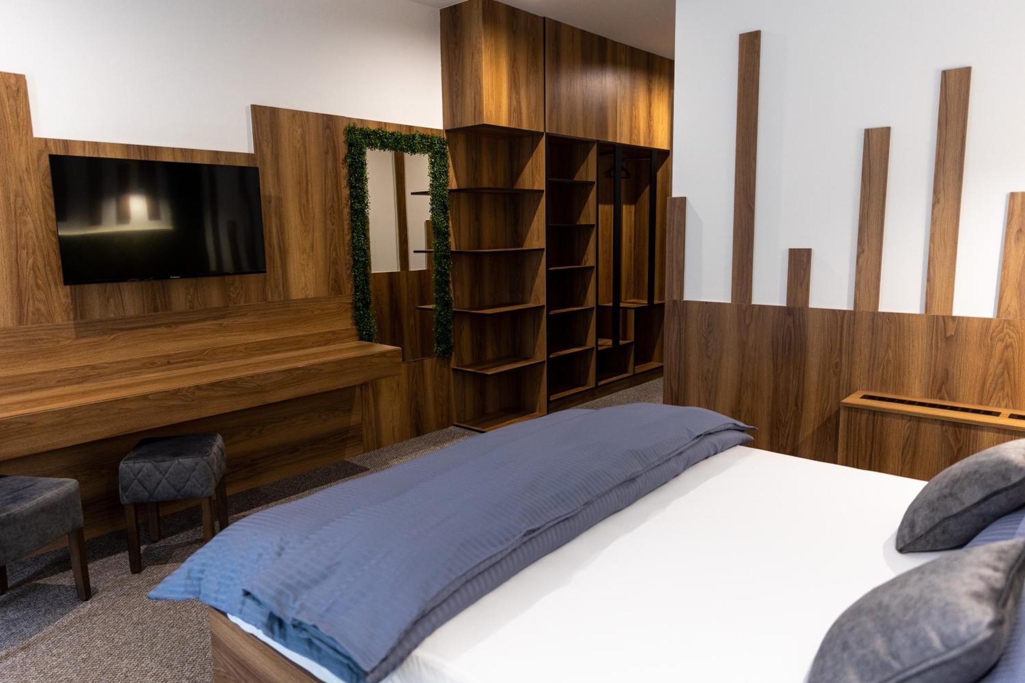 Hostel Tron ทราฟนิค ภายนอก รูปภาพ
