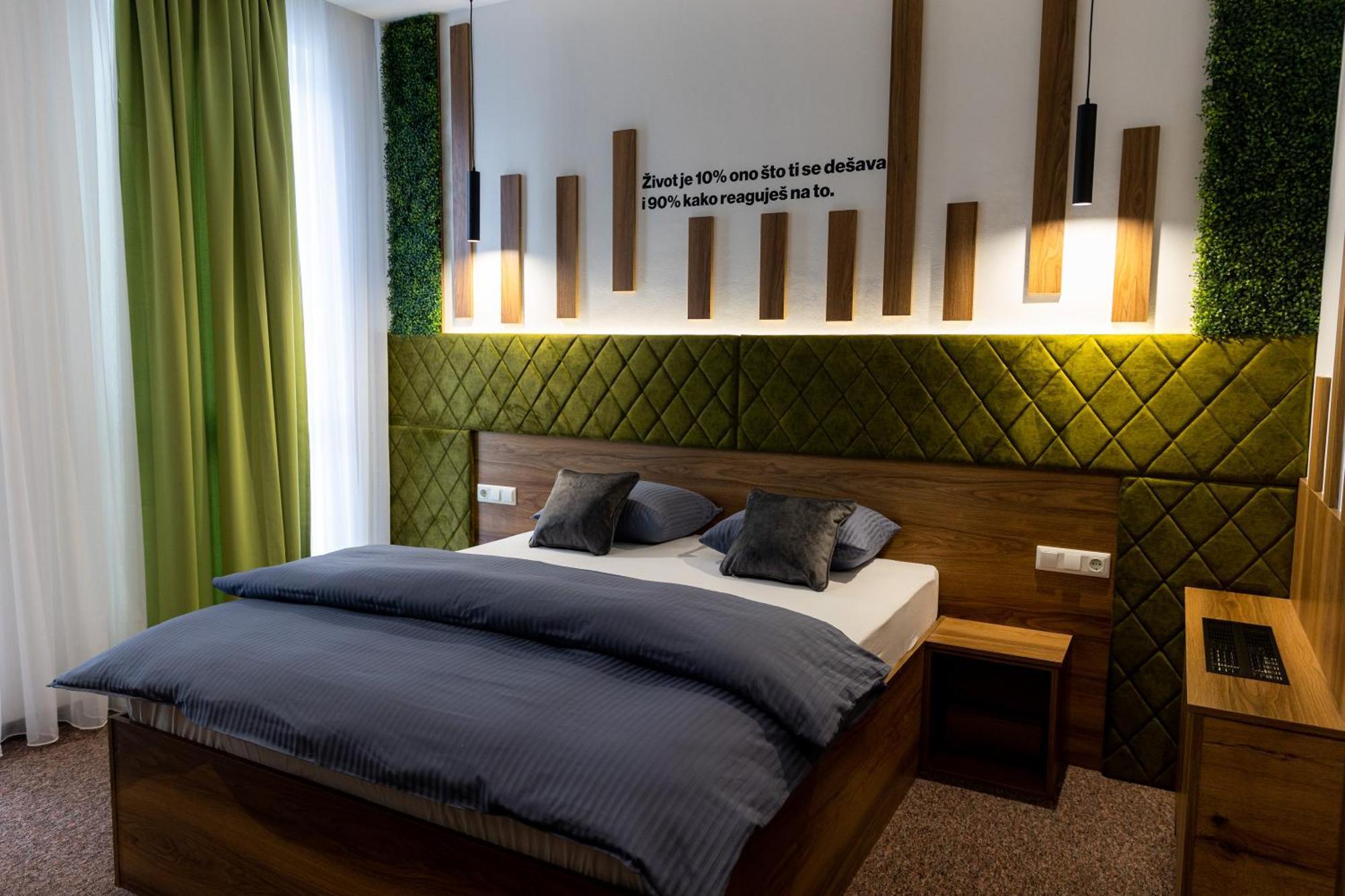 Hostel Tron ทราฟนิค ภายนอก รูปภาพ