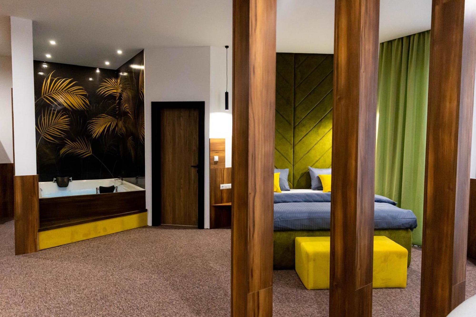 Hostel Tron ทราฟนิค ภายนอก รูปภาพ