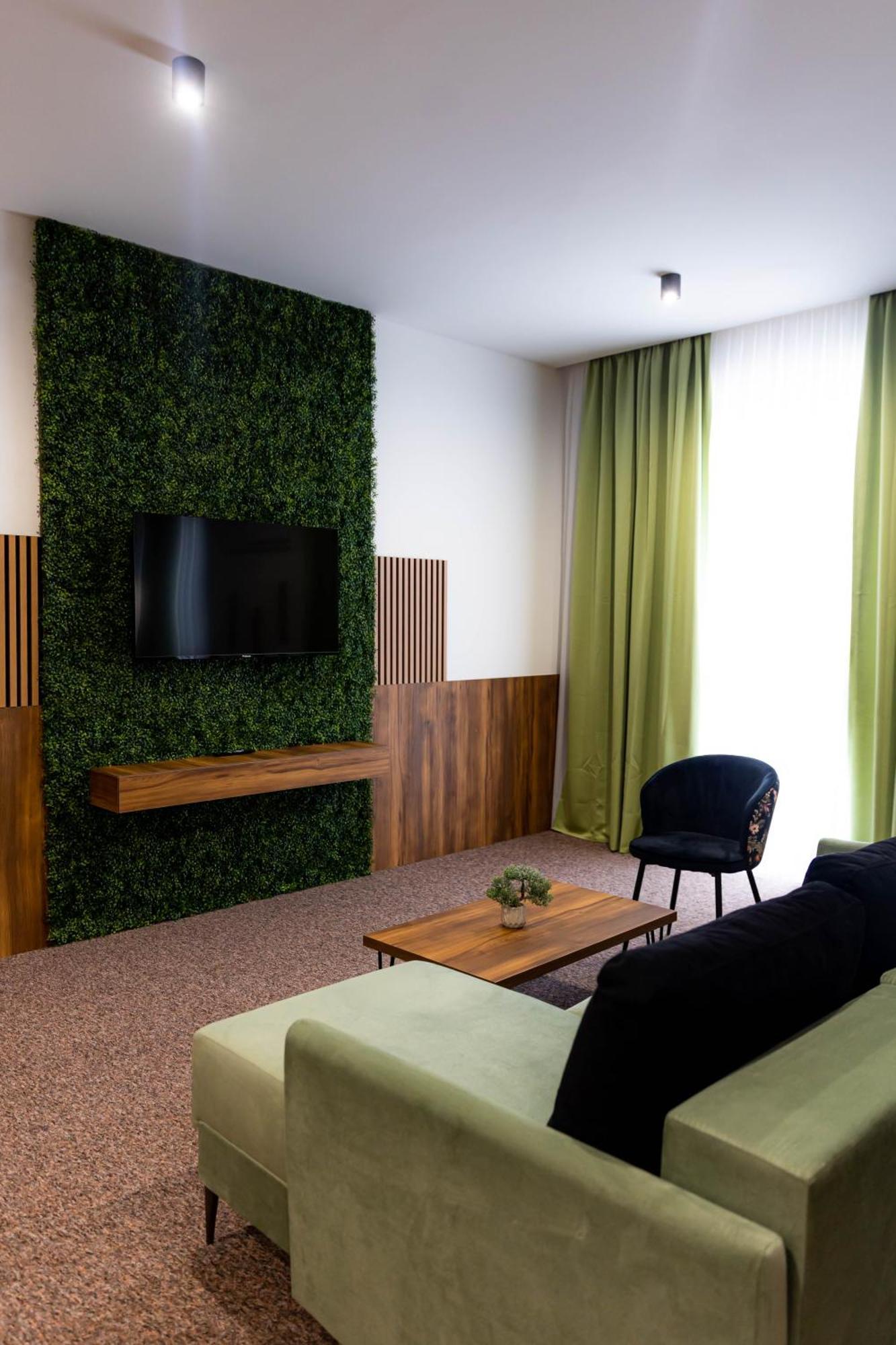 Hostel Tron ทราฟนิค ภายนอก รูปภาพ