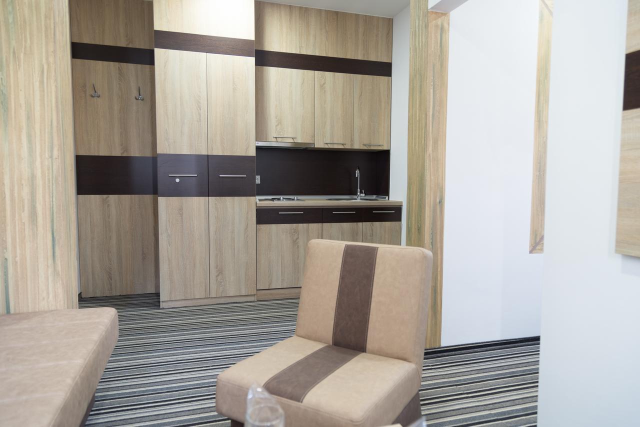 Hostel Tron ทราฟนิค ภายนอก รูปภาพ