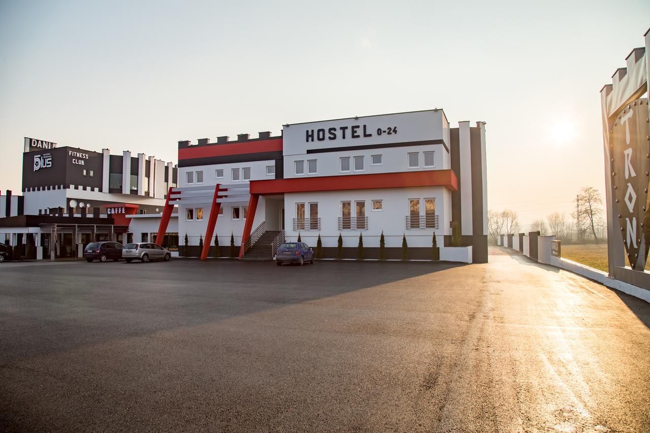Hostel Tron ทราฟนิค ภายนอก รูปภาพ